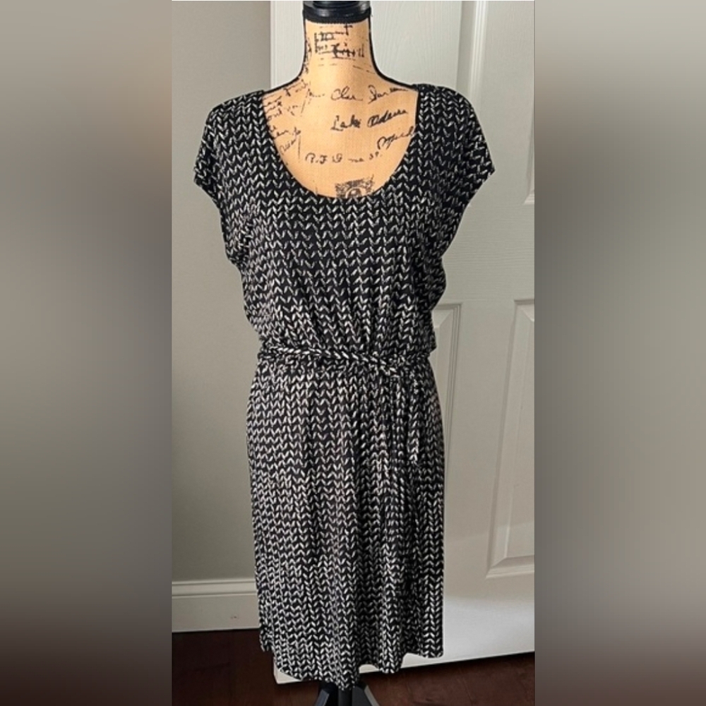 LOFT Black and cream/ white Dress. Medium.
